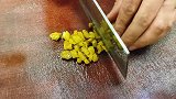 用5种辣椒做的泡椒牛蛙才正宗，鲜嫩多汁巨好吃，大厨只讲干货！