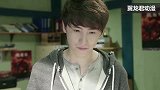铠甲勇士 哥哥看见弟弟有四个英雄牌，满脸的嫉妒