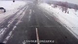 不要跟大货车较量！看完这个轿车你就知道有多惨