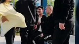 小样的敢和孕妇抢座位，非的逼我出手
