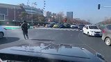 交警叔叔那我走