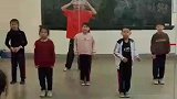 小伙任职乡村音乐教师，用街舞充实孩子们的课余生活！