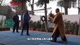 少林武僧单手虐翻格斗高手，手腕翻转度，壮汉毫无还手之力！
