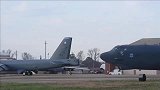 细节展示，B-52轰炸机平稳升空