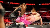 WWE-17年-RAW第1271期：女子单打赛贾克斯VS米琪-全场