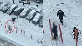 黑龙江一男子冰天雪地里小区单杠上吊自杀 邻居拍下现场骇人画面