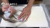实拍日本厨师做乌贼刺身！刀工非常精湛！