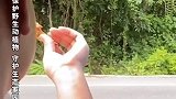 男子请朋友吃炸鸡，意外被嫌弃