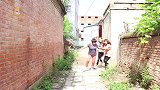 听说公公的老房子要拆迁，三个儿媳争着让他在自己家住，结局解气