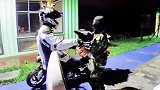 偶遇老兵摩旅，离别时，一抬手…泪奔