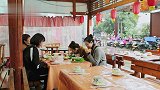 王鸥回老家吃生榨米粉解乡愁，带着闺蜜一起吃遍南宁美食！