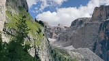 人生最好的旅行，就是在一个陌生的地方发现一种久违的感动.