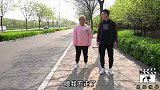 一男一女打车去火葬场，和司机的对话太逗了，真是一对活宝啊