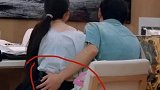 向佐背起郭碧婷就跑，谁注意到他手放在哪？观众表示血压持续飙升