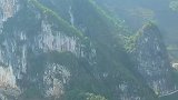 沿山修建的公路