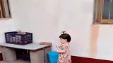 带女儿去爷爷家，爷爷想跟她唠嗑，结果下一秒好尴尬呀
