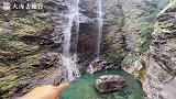 庐山著名的三叠泉瀑布，飞流直下三千尺，太壮观了！