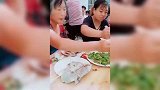 事实证明，去农村吃酒席别和大妈坐一桌，因为你抢不过她！