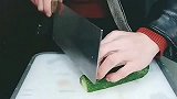 不愧是大厨，展示黄瓜最美切法，不服不行的节奏！