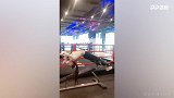 妹子这练腹肌的方式绝了 难怪身材这么极品