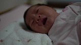 一周大的小宝宝刚睡醒，听这哭声，长大绝对是个娇娇女