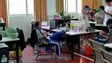 趁老师不注意，体验一把老师下课的样子