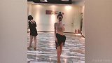 练舞小姐姐的婀娜身姿 这腿我可以玩一辈子