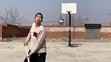 农民工的特异功能不是我吹牛，这操作姚明都做不到！