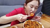 海鲜炒粉配着小酥肉，喝几口高粱酒真是美哉！