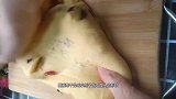面包这样做，不用烤箱不用黄油，照样柔软拉丝