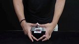 魔术揭秘：纸牌悬空魔术，这样简单的操作就能做到让纸牌悬空