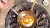 小时候的煎鸡蛋，就是这么吃的，满满的回忆！