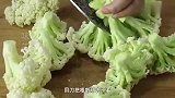 炒花菜很多人第一步就错了，难怪不好吃，看酒店主厨怎么做的