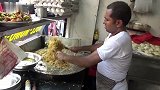 印度街头的大锅炒面，老板这技术竟然没失业看完令人难以置信