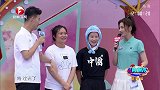 女选手上台开心笑不停，到底是什么原因呢