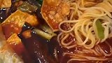 吃完这碗粉，忘了那个仔！