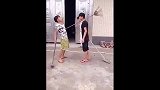 农村搞笑视频之神锄大哥VS铁铲少爷，这架势分分钟钟出人命