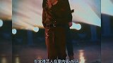 艺人吸烟好吗？华晨宇化妆室抽烟！你咋看？华晨宇化妆间内吸烟 华晨宇化妆室吸烟