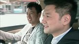 抠门老板跟朋友吹嘘自己的辉煌过去，空洞的吹嘘让人尴尬不已