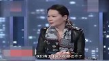 女大学生月月消费几十万, 父母年收入不足1万, 无力偿还痛哭