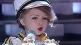 7岁女孩烈焰红唇天生巨星范，还现场换装，可爱极了