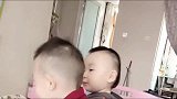 龙凤三胞胎妹妹这是学的哪个国家的见面礼仪，先握手再抱抱