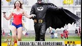 英夫妇办“超人”婚礼 化身神奇女侠与蝙蝠-8月3日