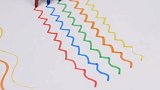 用热熔胶粘住水彩笔，画出来的彩虹真的很漂亮