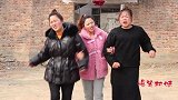 喜剧：四弟娶媳妇新娘不下车，没想大嫂一番话新娘赶忙下车，真逗