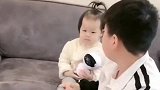 两岁的妹妹是真凭实力坑哥哥啊，心疼哥哥一秒钟