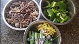灯笼椒炒鸡肾的做法