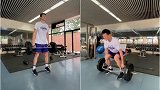 广东队长周鹏健身房练硬拉 这个重量是什么水平？