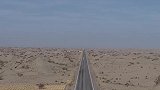 沙漠公路，来之不易
