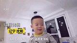 爸爸举杯“劝酒”套路萌娃喝药，一句话让网友乐翻吹捧中迷失自我